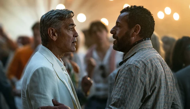 Aplaudido de pé em Veneza e cotado ao Oscar 2026, filme com George Clooney e Adam Sandler estreia na Netflix