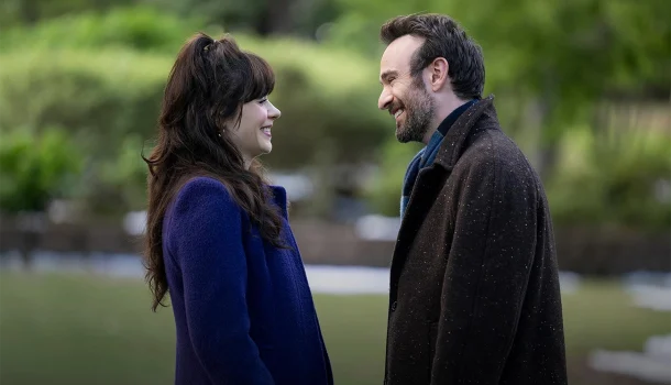 Em “Merv”, no Prime Video, Zooey Deschanel e Charlie Cox transformam a guarda de um cachorro em um retrato adulto do fim de um amor