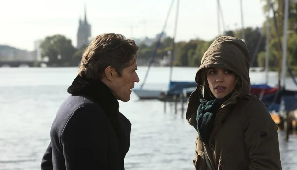 Sem tiros, só tensão: Willem Dafoe no suspense que prende até o fim (e deixa um final no ar) chegou ao Prime Video