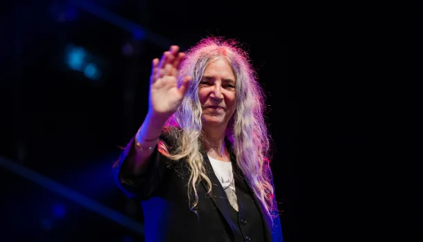 Dentro da cabeça de Patti Smith: 10 livros que sustentam a artista por trás do mito