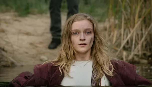 A filha de Ridley Scott dirigiu um filme na HBO Max que dá vontade de olhar por cima do ombro