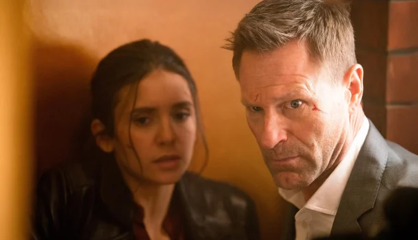 O filme de ação nº 1 da Netflix hoje tem Aaron Eckhart — e você termina elétrico