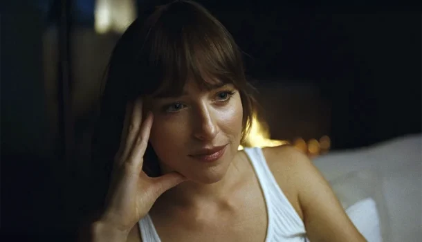 Comédia romântica com Dakota Johnson mostra que nenhum relacionamento é perfeito, no Prime Video