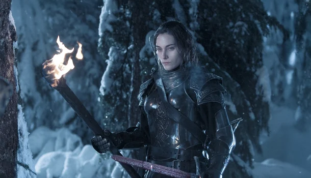 Fantasia sombria no Prime Video, com Kate Beckinsale e Bill Nighy, é fuga da realidade por 140 minutos