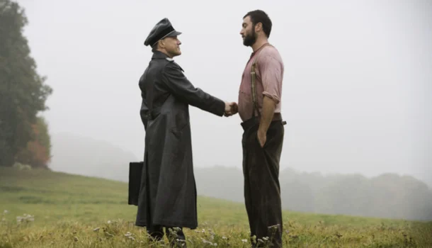 O Tarantino indicado a 8 Oscars com Brad Pitt e Christoph Waltz está na Netflix