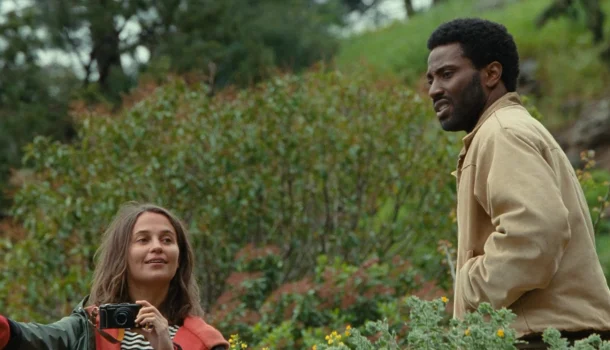 A sensação é de estar dentro de uma peça: Beckett como referência e 108 minutos de pressão psicológica na Netflix