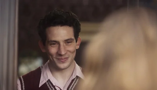 Romance de época com Josh O’Connor na Netflix vai te fazer gostar da ideia de se apaixonar novamente