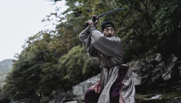 A obra-prima sul-coreana na Netflix que funciona como uma aula de história