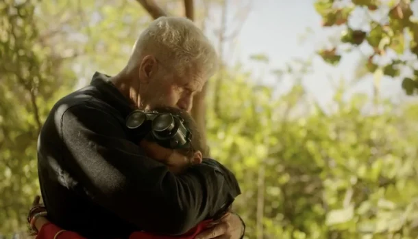 Um avô, um relógio correndo e um segredo mortal: o suspense do Prime Video que não desacelera