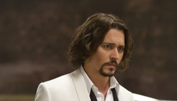 Remake hollywoodiano de thriller francês, sucesso de bilheteria com Johnny Depp chega à HBO Max