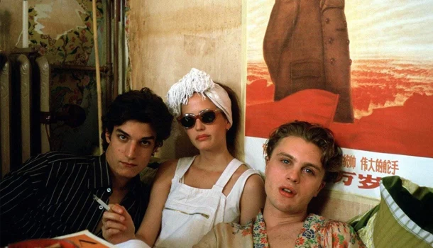 O filme de Bernardo Bertolucci que envelheceu tão bem quanto vinho, na Mubi