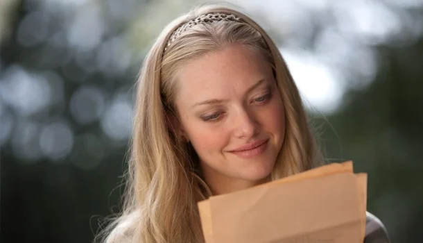Perfeito para um dia chuvoso: romance com Amanda Seyfried no Prime Video que você vai querer ver abraçadinho com seu amor