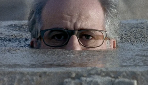 Um homem invisível, malas de dinheiro e um amor desesperado: o thriller mais cruel de Sorrentino no Prime Video Um homem invisível, malas de dinheiro e um amor desesperado: o thriller mais cruel de Sorrentino no Prime Video