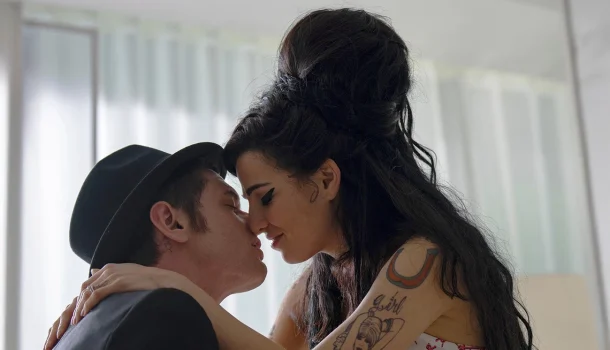 Talento, genialidade e autenticidade: a história de uma das maiores cantoras do século 21, na Netflix