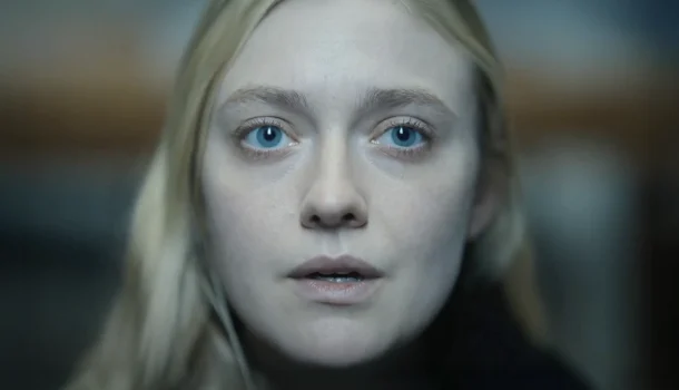 Fábula macabra de Ishana Shyamalan, com Dakota Fanning, que vai te congelar por dentro, na Netflix