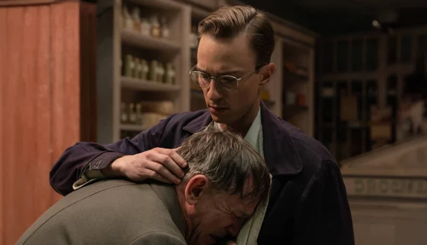 A vida de William S. Burroughs pelo olhar delicado e passional de Luca Guadagnino, na Netflix