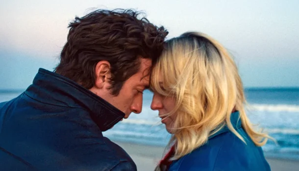 Jeremy Allen White encarna Bruce Springsteen em biografia complexa e delicada, na Disney+