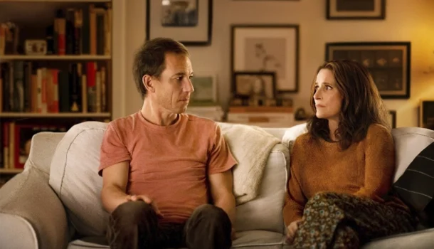 Comédia dramática no Prime Video, com Julia Louis-Dreyfus e Tobias Menzies é uma verdadeira terapia de casal necessária Comédia dramática no Prime Video, com Julia Louis-Dreyfus e Tobias Menzies é uma verdadeira terapia de casal necessária
