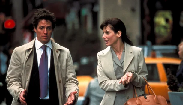 Com Hugh Grant e Sandra Bullock: filme no Prime Video vai te lembrar que as comédias românticas de 20 anos atrás eram muito melhores