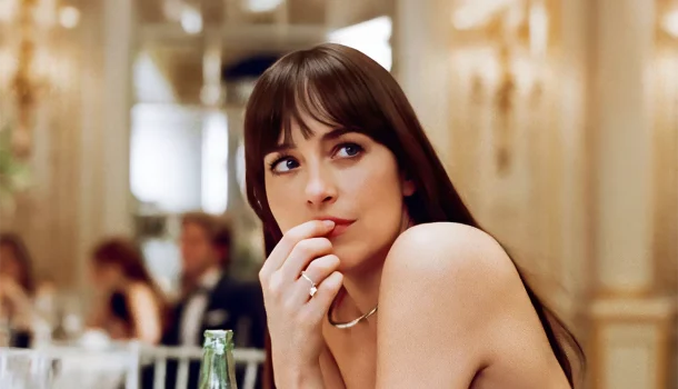 Uma análise capitalista das relações amorosas modernas, com Dakota Johnson e Pedro Pascal, na HBO Max