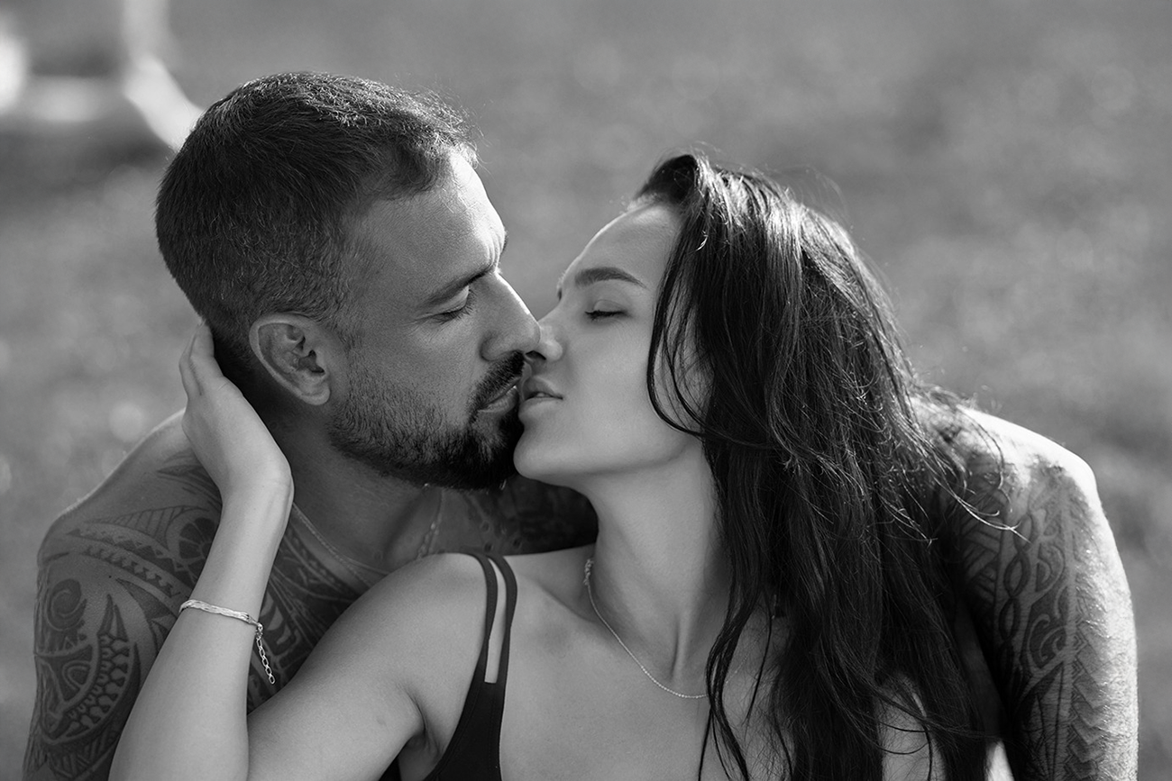 Duas pessoas trocando saliva é gostoso de se ver