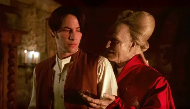 Sem usar CGI, épico gótico com Anthony Hopkins, Gary Oldman e Keanu Reeves revolucionou o terror — e está na Netflix