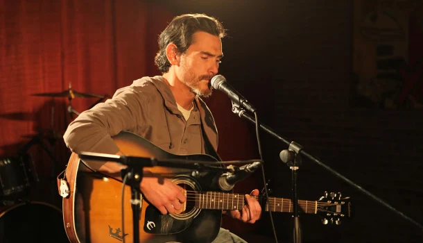 William H. Macy dirige filme com Billy Crudup e Anton Yelchin que merece ser redescoberto no Prime Video