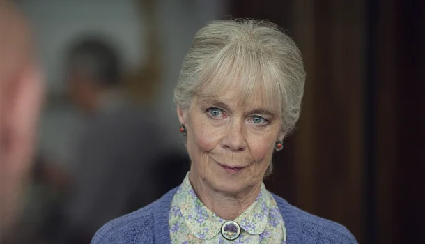 O filme na Netflix que vai te fazer se sentir como um verdadeiro Sherlock Holmes