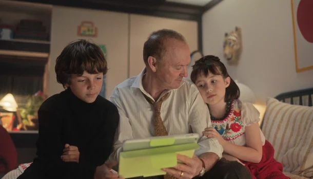 Novo filme de Michael Keaton está no Prime Video e vai aquecer seu coração