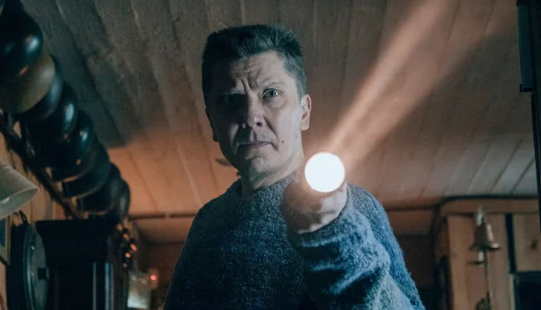 O intrigante filme da Netflix em que um meteorito abala um casamento