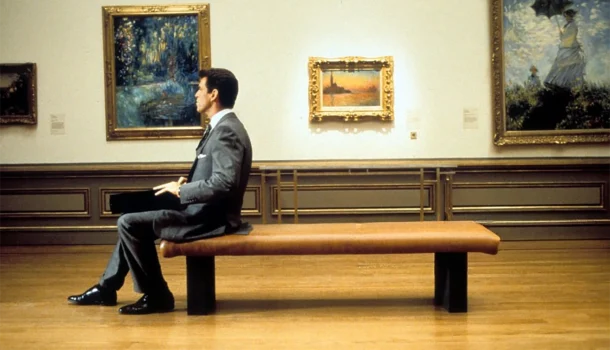 Remake de clássico dos anos 60, com Pierce Brosnan, filme é um xadrez emocional pronto para te surpreender, na Netflix