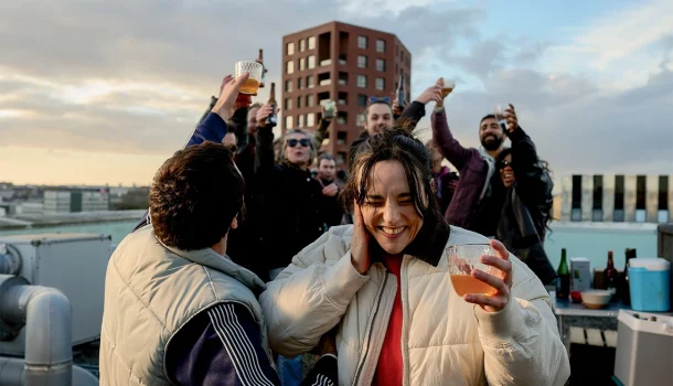 Diagnóstico e autoconhecimento: drama sobre revelação de autismo na idade adulta chega à Netflix