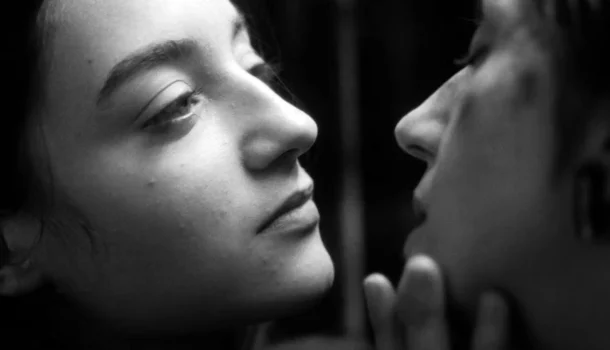 Duas pessoas trocando saliva é gostoso de se ver