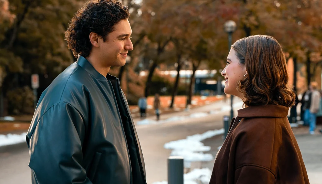 Belmont Cameli e Ella Bright se encontram no campus em Off Campus: Amores Improváveis.