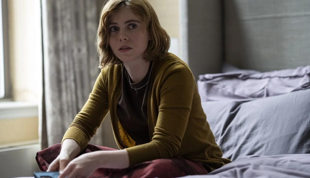 Sophia Lillis em cena de A Cadeira (The Chair Company).