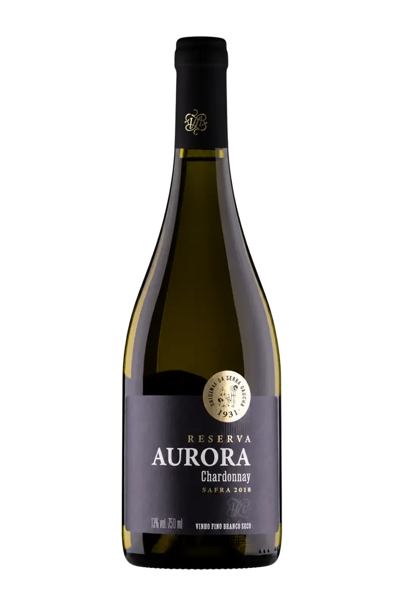 Representação ilustrativa de uma garrafa para o vinho Aurora Reserva Chardonnay 2025, gerada por IA; não é imagem da embalagem oficial. A imagem mostra uma embalagem de 2018. O vinho selecionado e premiado é o de 2025.