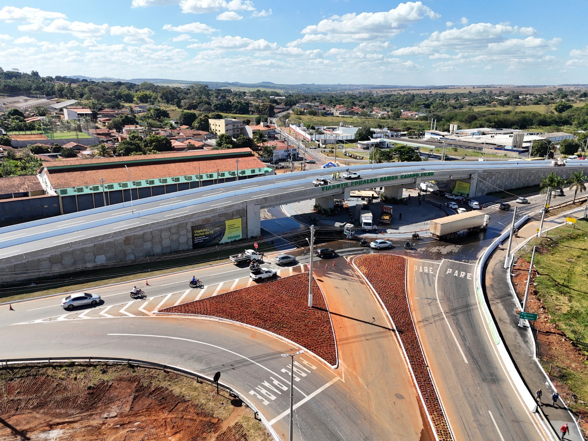 Vista aérea do Viaduto Portal da Fé, em Trindade